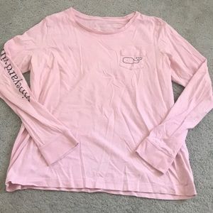 Light pink vineyard vines tshirt